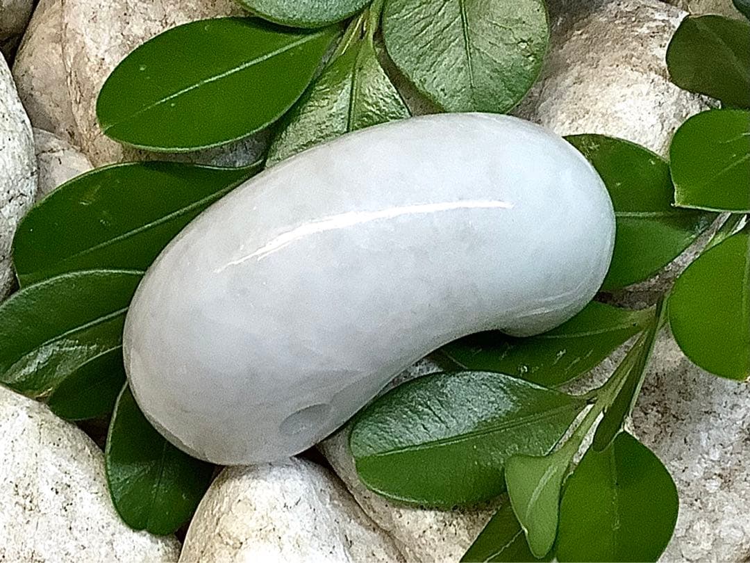 激安‼️氷*アイスジェイド糸魚川翡翠勾玉 何処にも無いお値段で