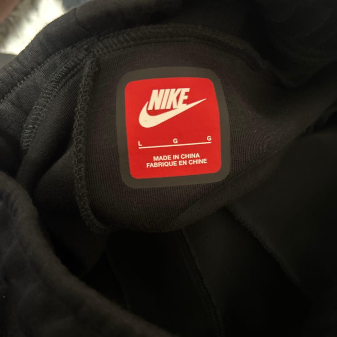 Nike ブラック 上がMで下がLです 値下げ可能です