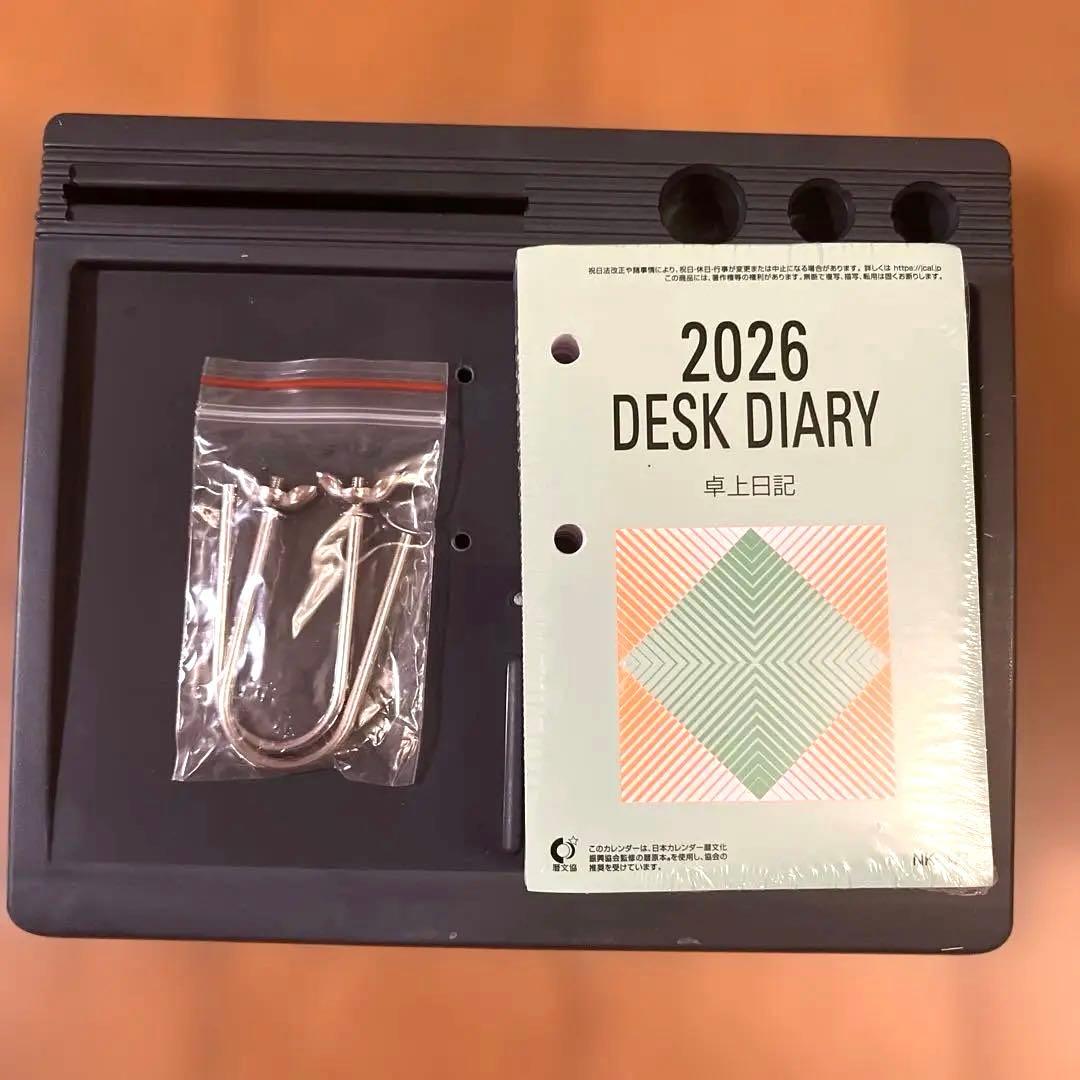 2026年 デスク ダイアリー台付き 卓上日記 新品未開封 - メルカリ
