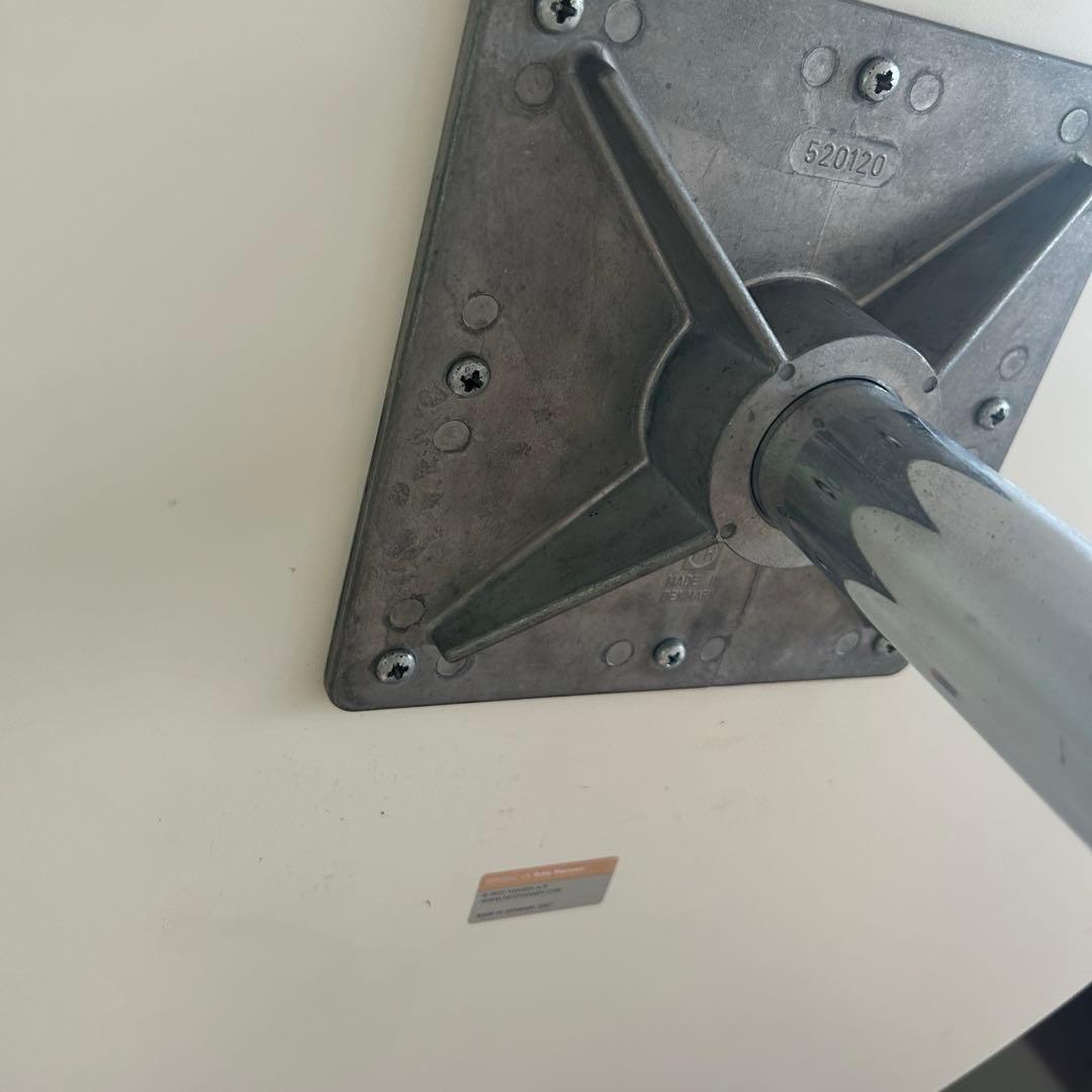 ア*イ様 Fritz Hansen ホワイト円形テーブル