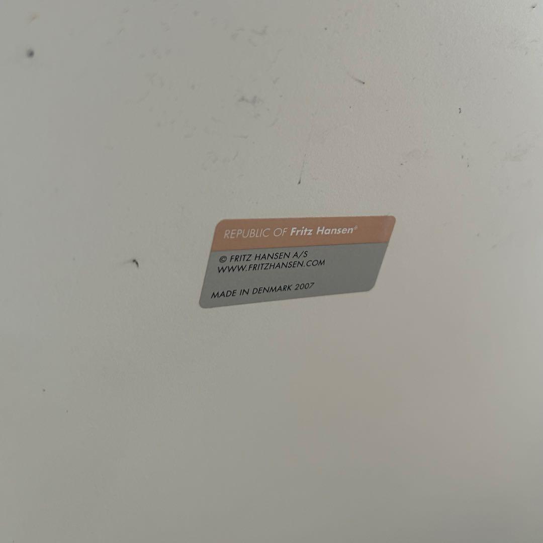 ア*イ様 Fritz Hansen ホワイト円形テーブル