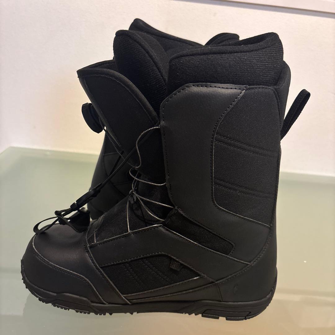 ブラック スノーボードブーツ ボアシステム