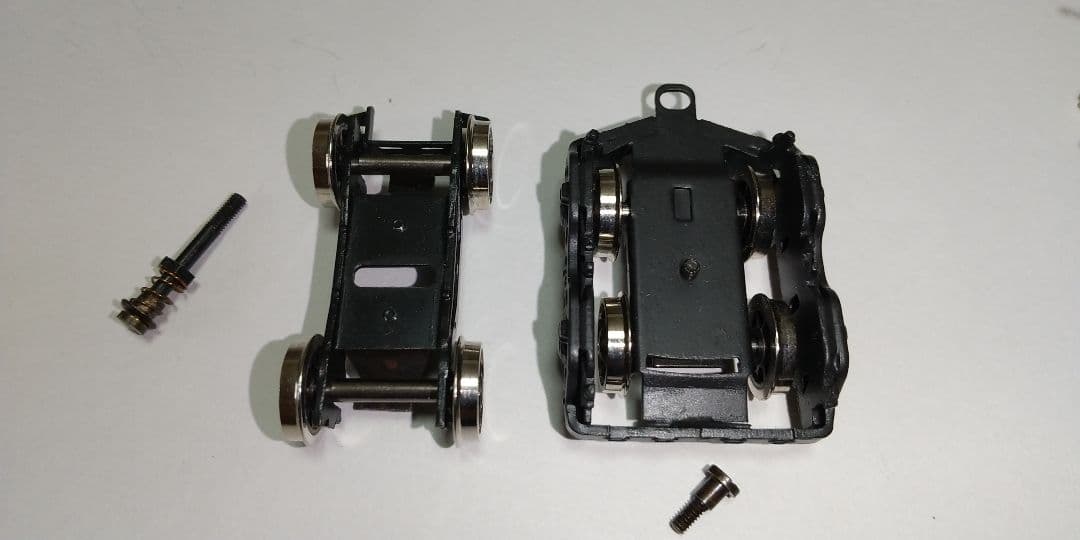 二軸先台車、二軸従台車、テンダー台車、他パーツ。 鉄道模型、HOゲージ。