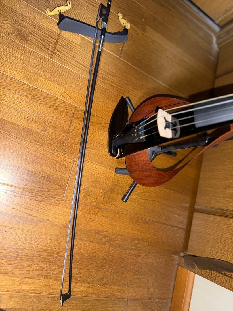 YAMAHA YEV104 エレクトリックバイオリン　カーボン弓肩当て付き