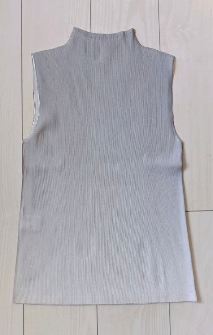 PLEATS PLEATS GRADATION タンクトップ