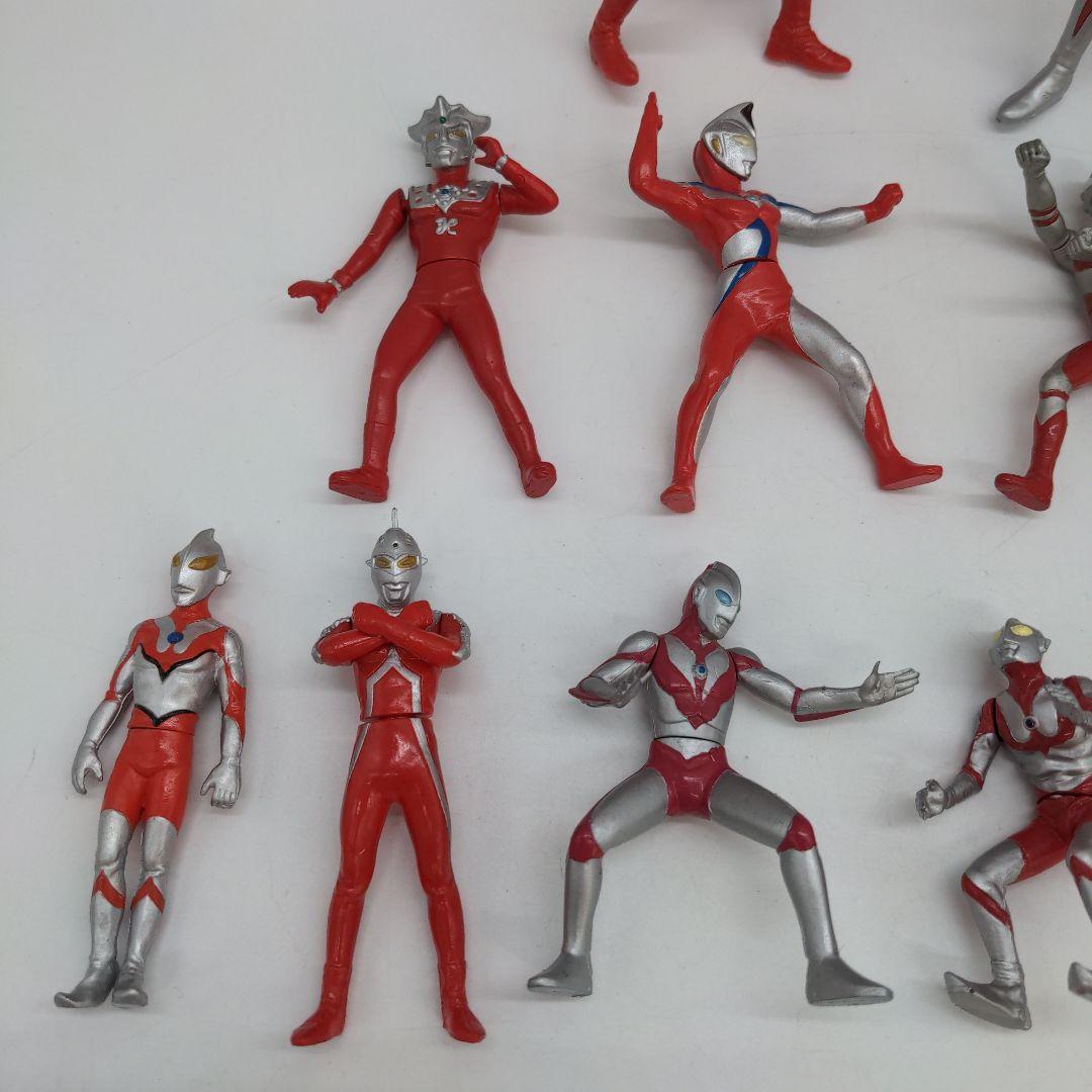 ウルトラマンミニフィギュア 12体セット - メルカリ