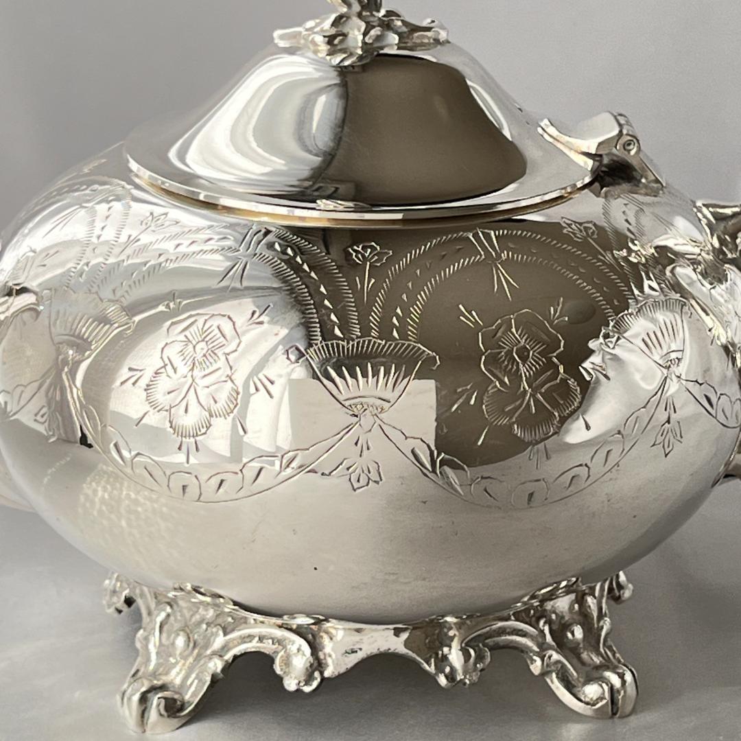 英国】 ビクトリアンのティーポット【シルバープレート】綺麗！！