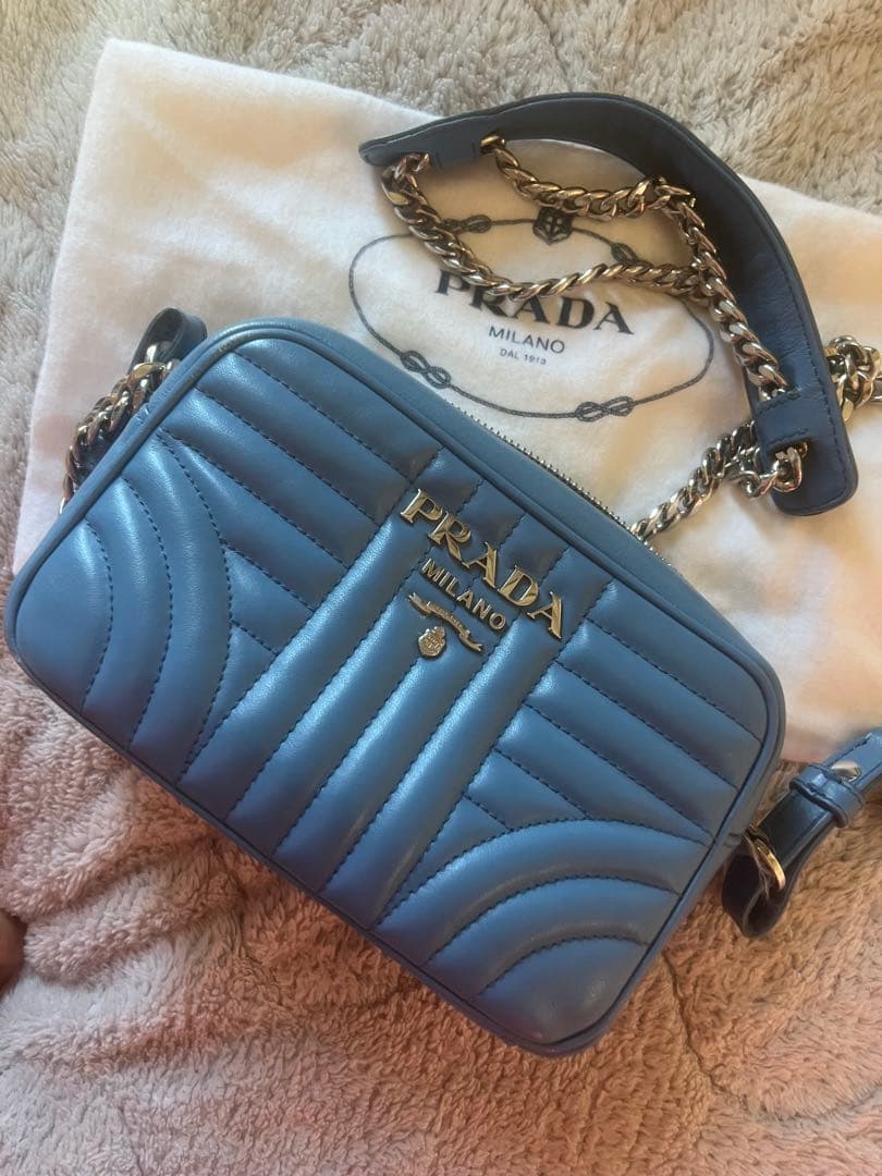 PRADA キルティングショルダーバッグ ブルー