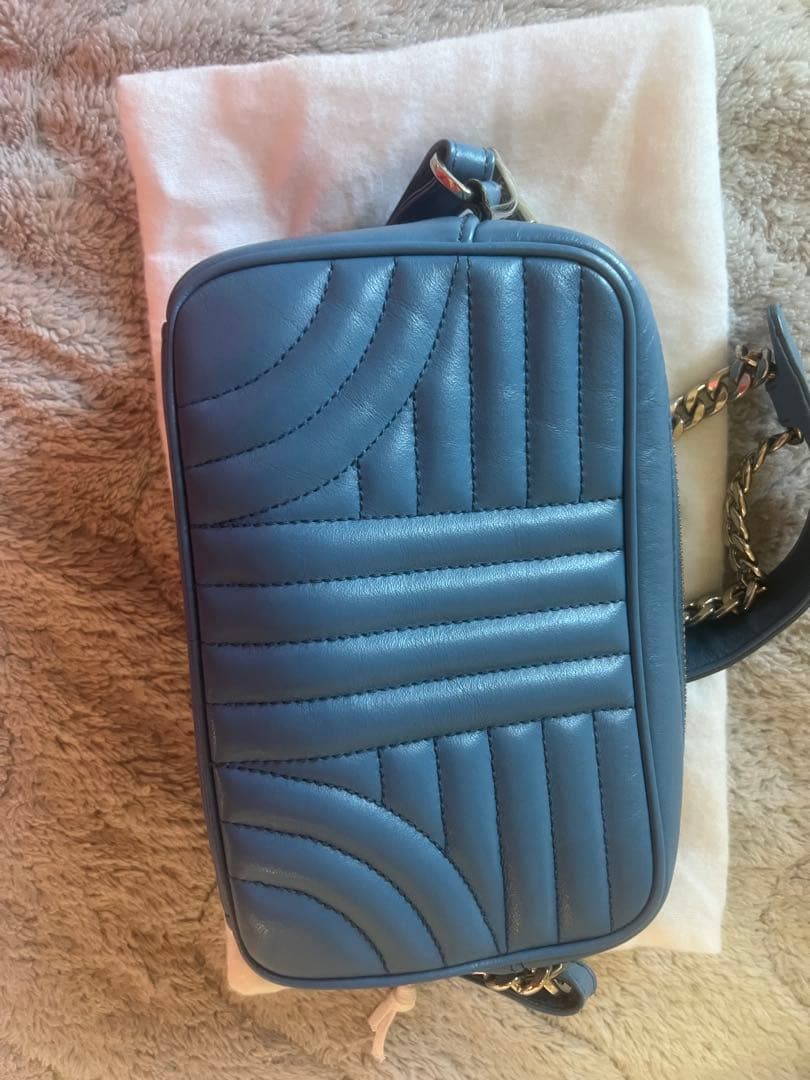 PRADA キルティングショルダーバッグ ブルー