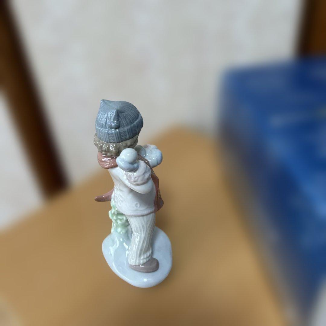 リヤドロ 雪合戦 女の子 フィギュア 陶器製 箱付き 未使用品の通販はau
