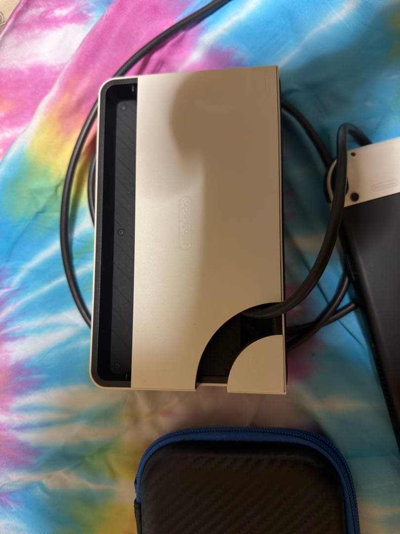 Nintendo Switch 本体 ホワイト 充電器・ケース・アミーボ付き