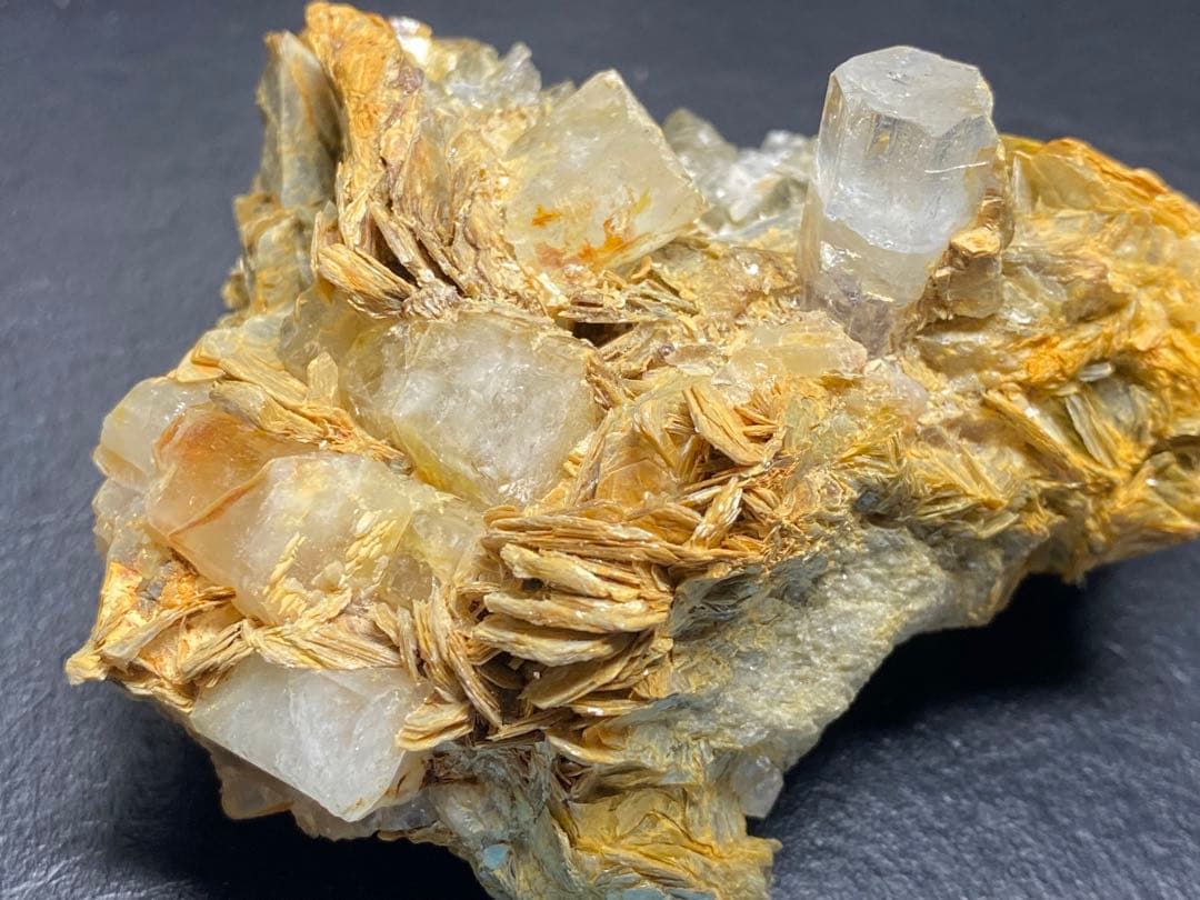 アクアマリン 原石 マイカ 雲母 203g | 激安通販のイーサプライ