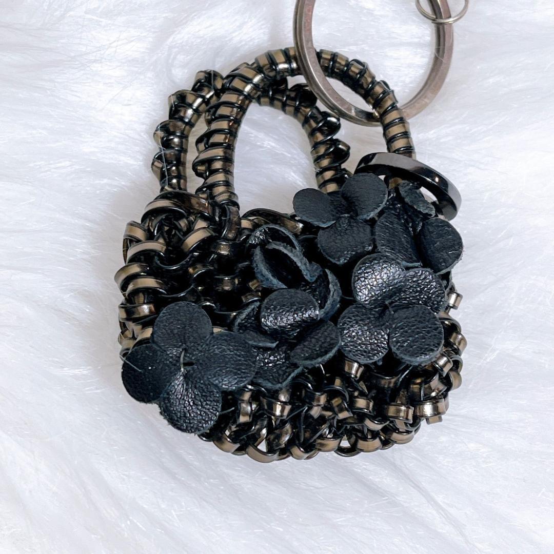 美品　アンテプリマ チャーム付き ワイヤーバッグ スクエア ブラック