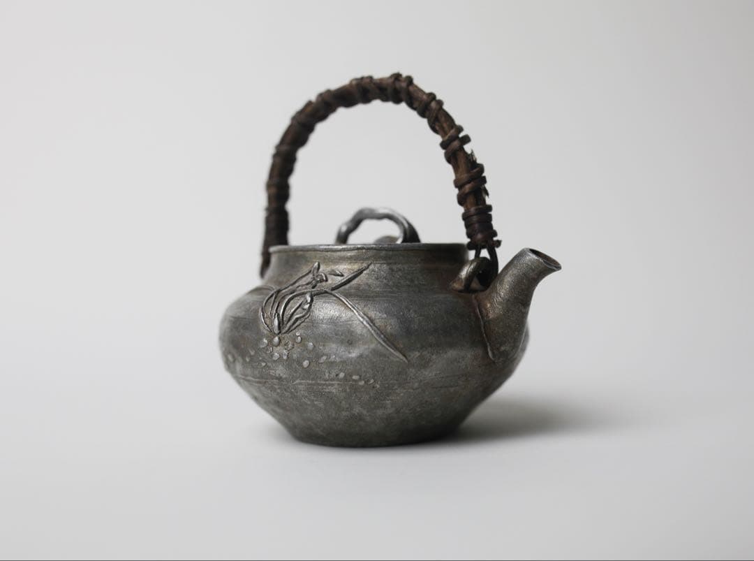 時代 古錫製 銘あり 香山？ 急須 霊知と蘭 細工 茶器 茶道具