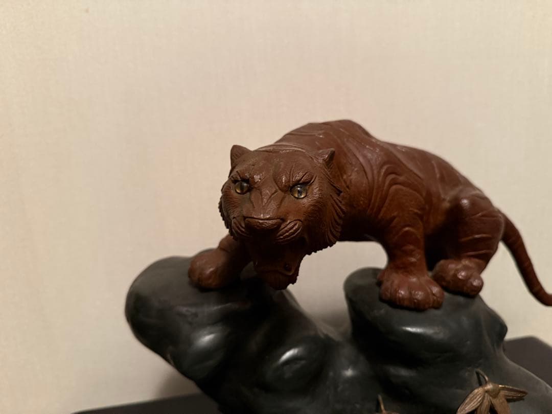 鋳銅 雅章作 虎置物 虎 置物 インテリア オブジェ 台座付き