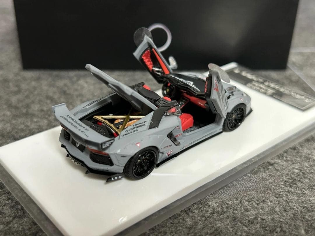 TPC 1/64 LBWK ランボルギーニ　アヴェンタドール　ロードスター