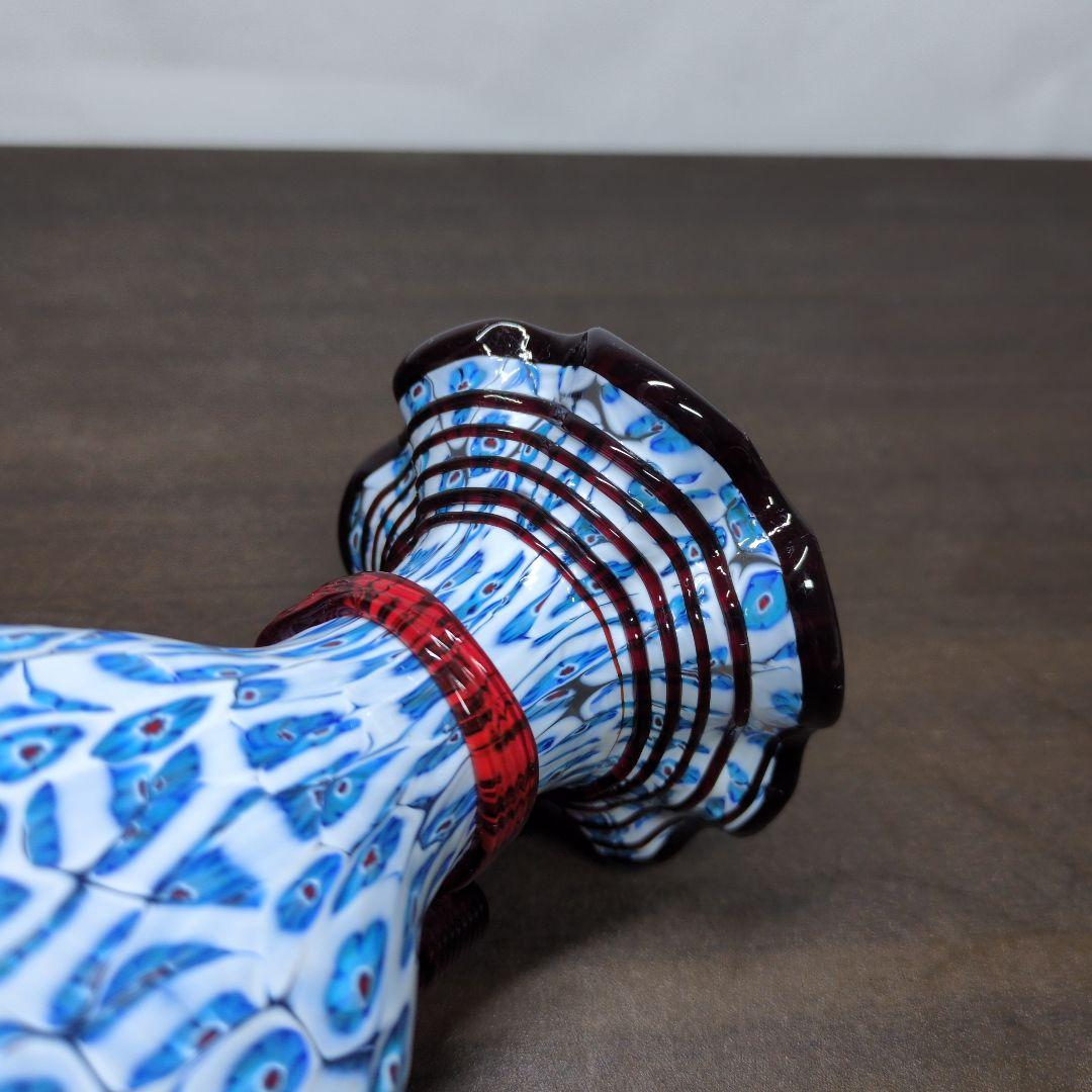 ムラーノ ブルーホワイト ミルフィオリ リボン付き 花瓶 高さ約12.6cm