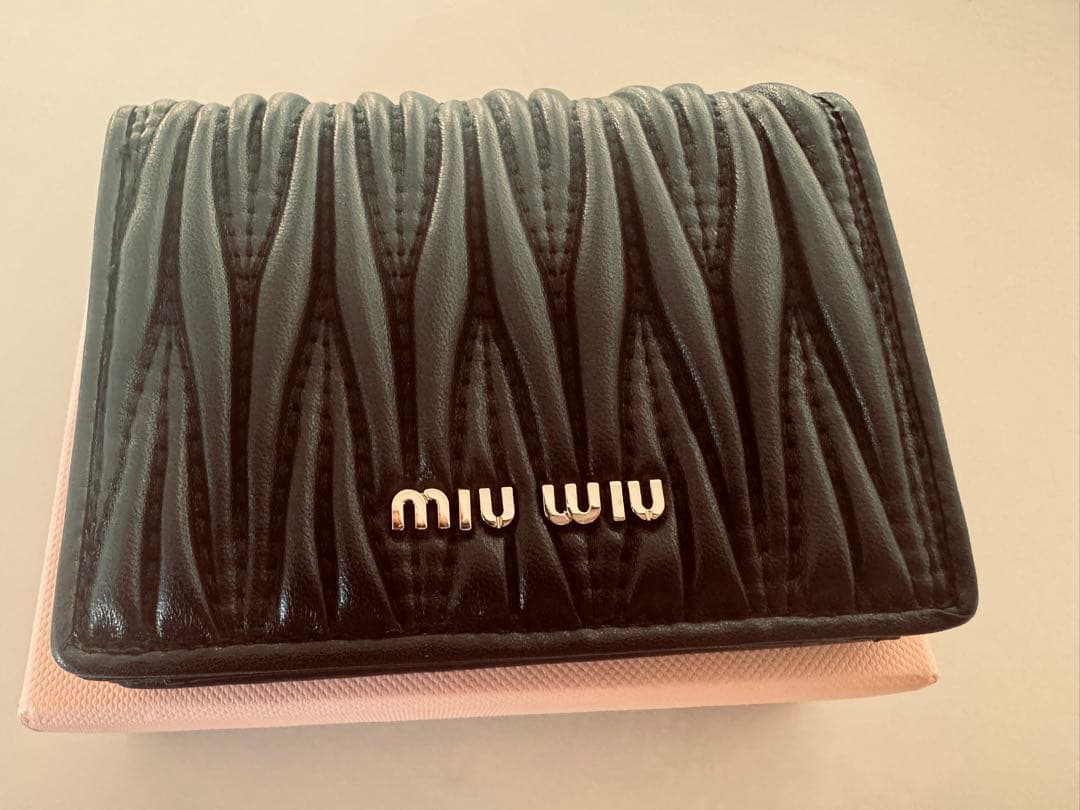 MIU MIU ブラック 二つ折り財布 ミュウミュウ Miu Miu MIUMIU 二つ折り財布 5MV204 2FPP MATELASSE