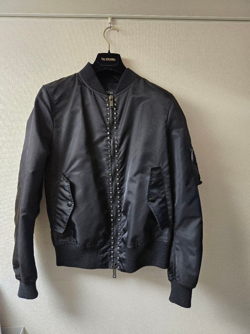 tyutarox Valentino ロックスタッズ ブルゾン黒 46 tyutarox様専用 Valentino ロックスタッズ ブルゾン黒 46 - メルカリ