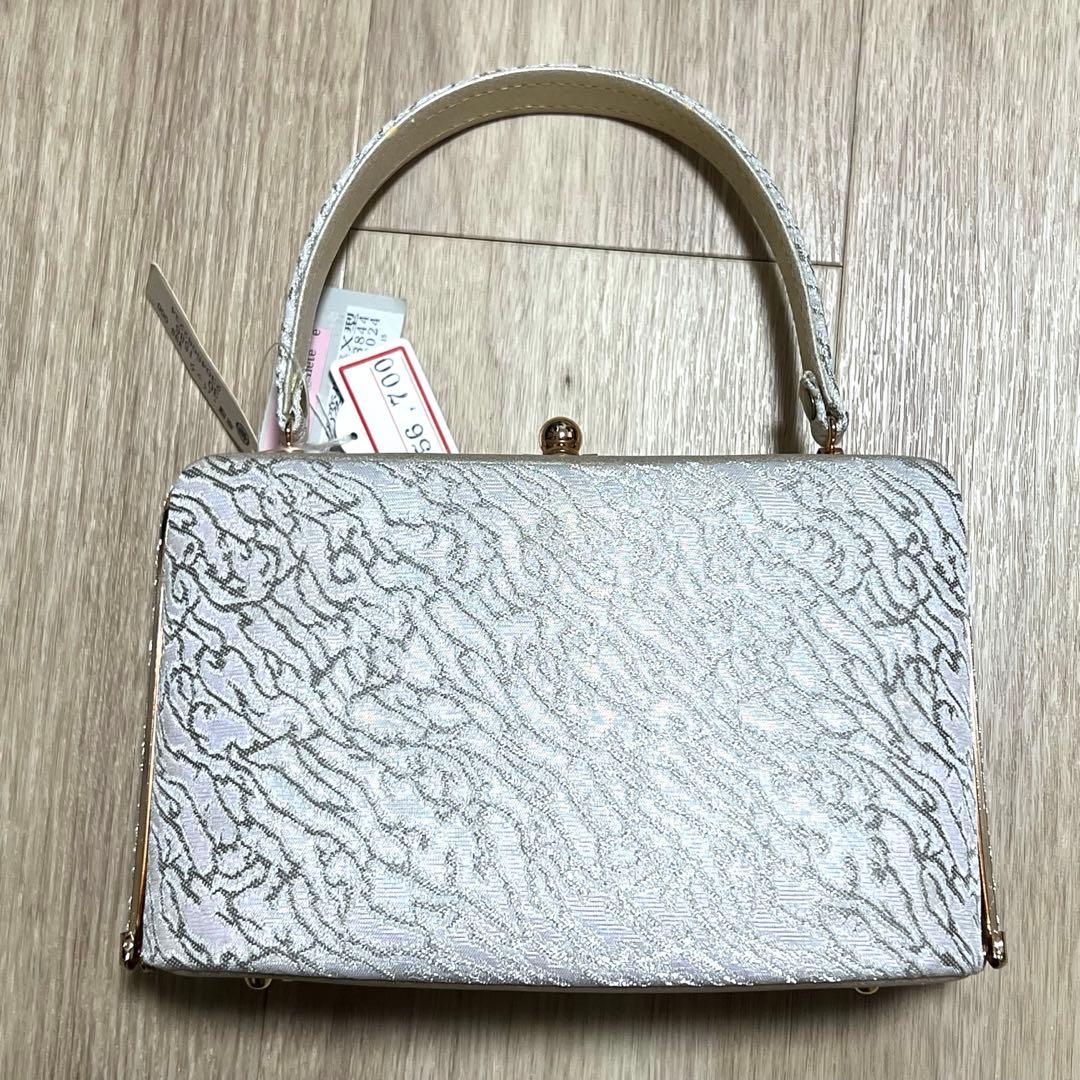 新品タグ付き　エレガントなホワイト和装用バッグ　夢衣　成人式やパーティ等にどうぞ