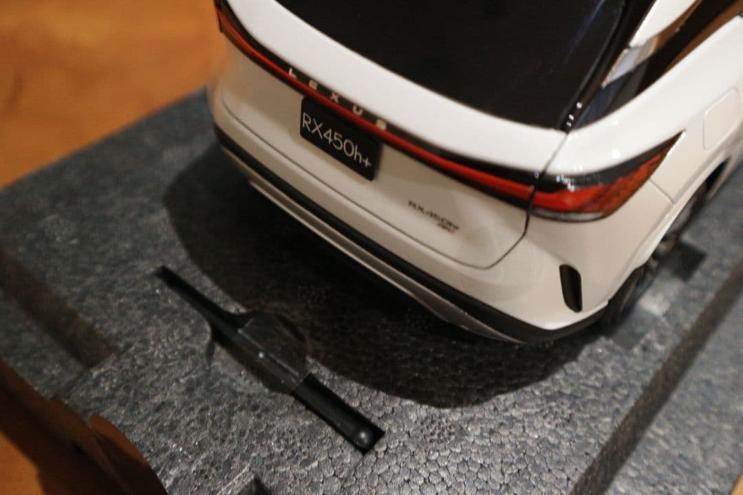 Lexus RX ソニッククォーツ ミニカー 1/18