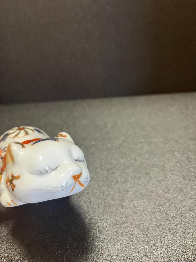 伊万里 陶器 金彩 眠り猫 猫 縁起物 置物 飾物 - メルカリ