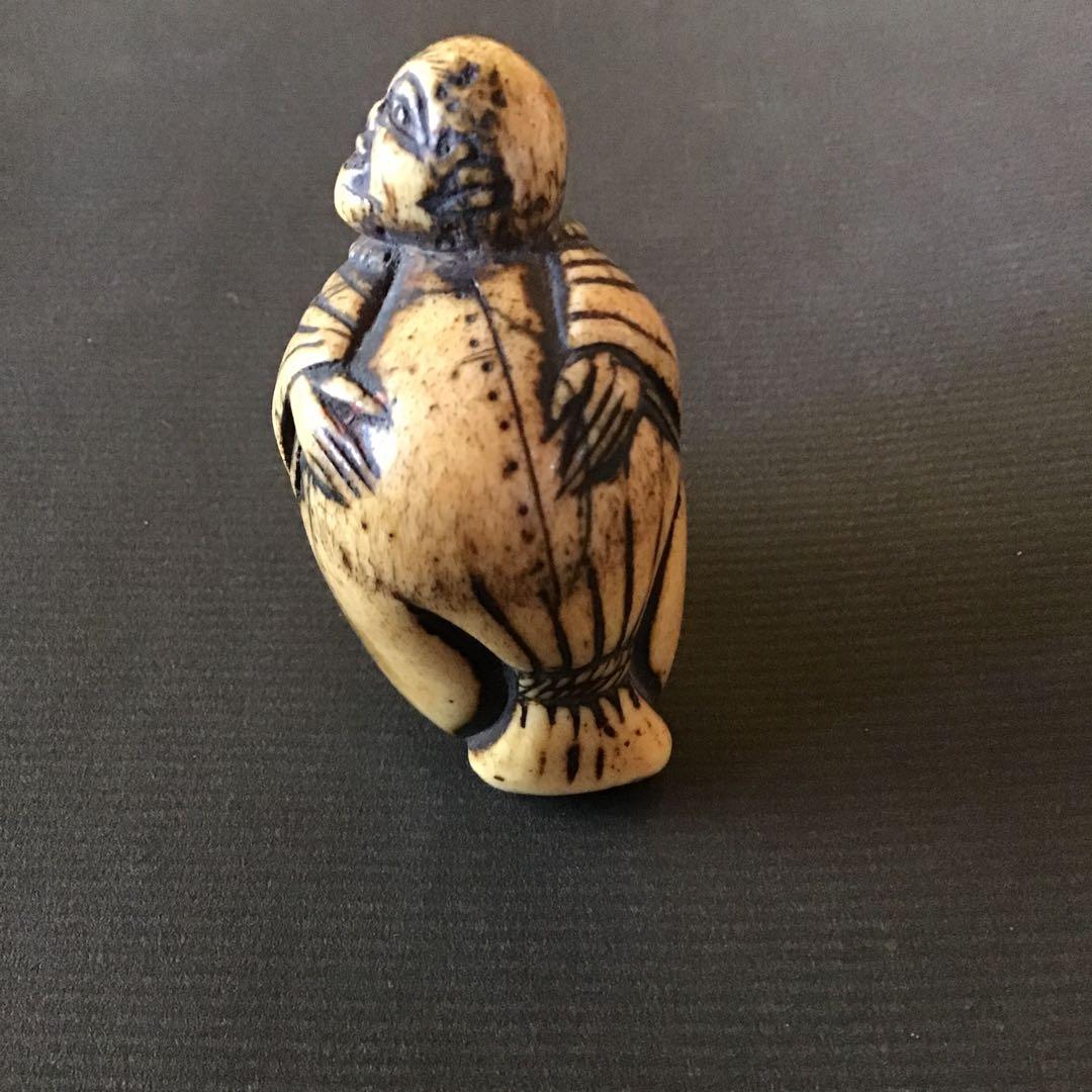 根付「米袋を抱く唐人」江戸時代保証 材質日本本州鹿角