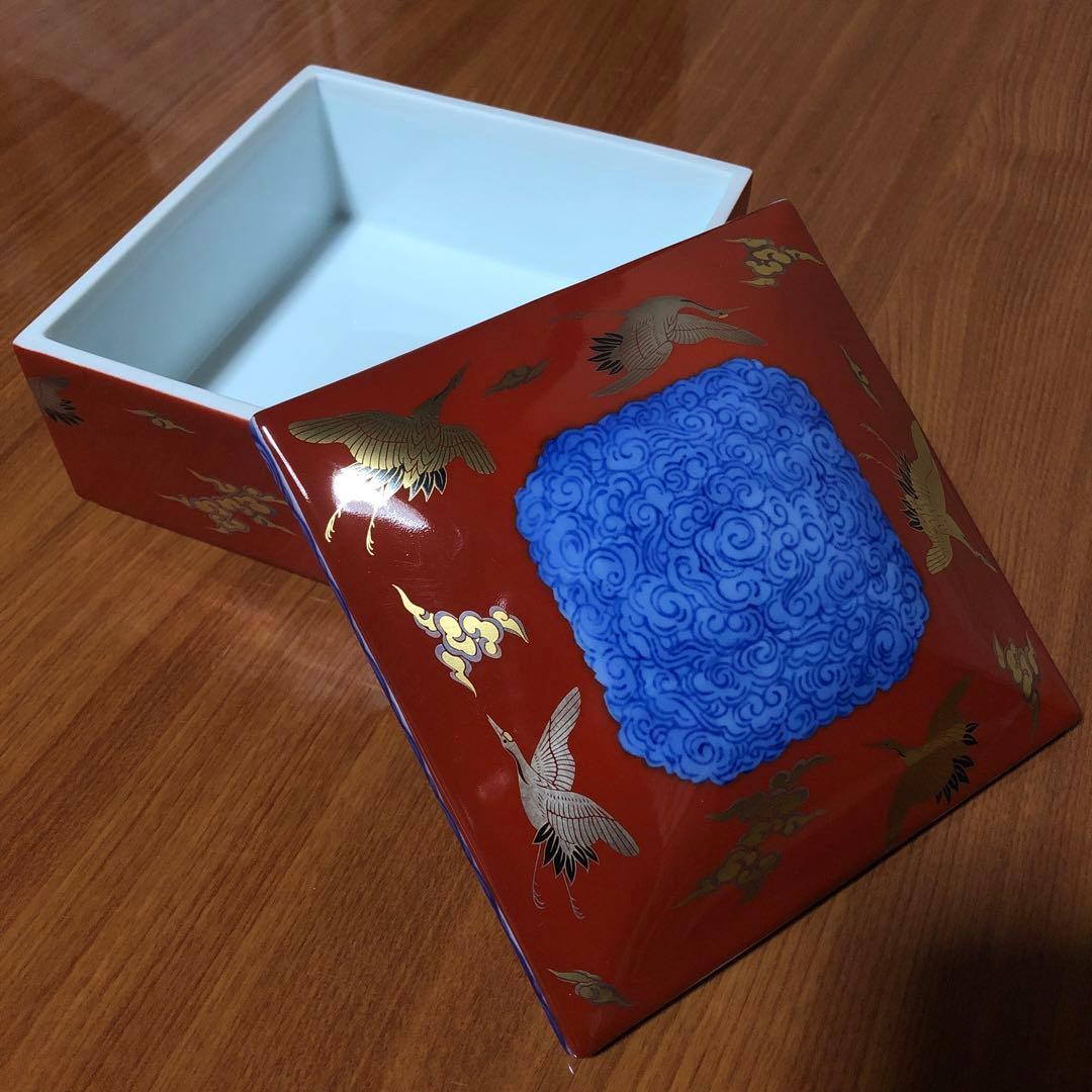 深川製磁 染錦手波鶴紋 三段重 重箱 お正月 鶴 蓋物 金彩 おせち料理