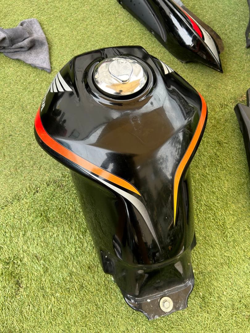 HONDA バイク タンク 黒 ストライプ