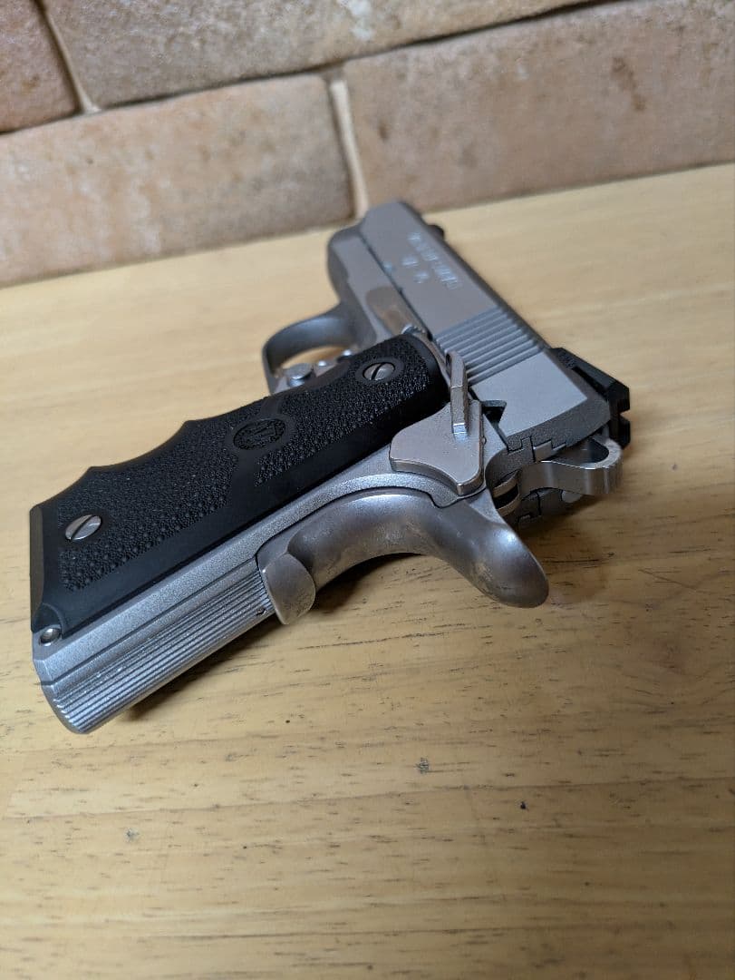 美品 訳あり 東京マルイV10 ウルトラコンパクト ガスガン トイガン