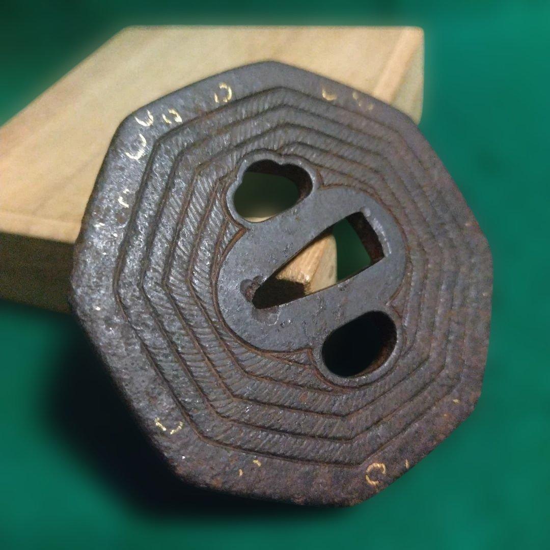 鉄製 八角形鍔 同心円模様　象嵌