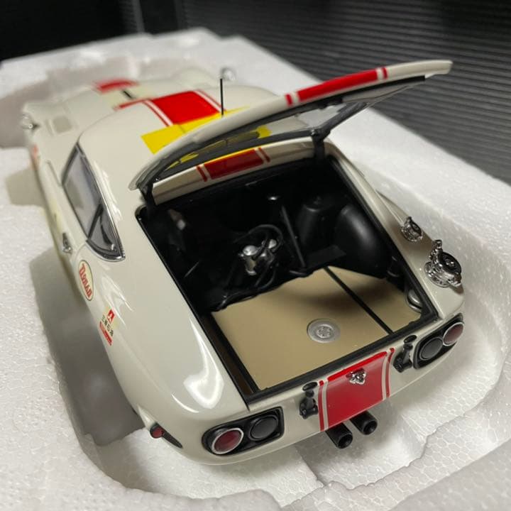 未展示品オートアート1/18トヨタ2000GT 24 HRS FUJI 1967