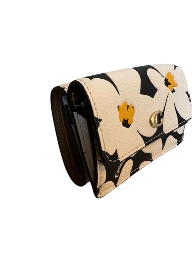 極美品』COACH フラワープリント 三つ折りミニ財布の通販はau PAY
