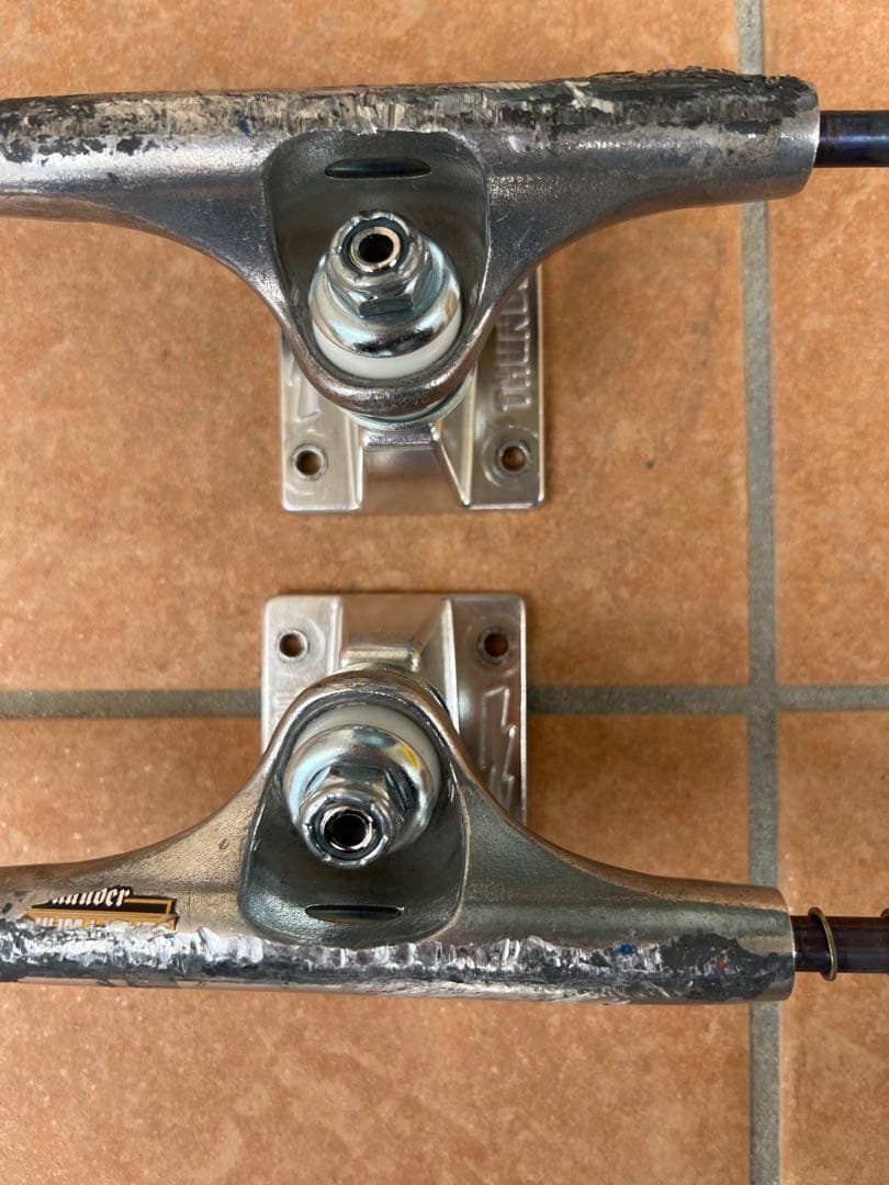 サンダートラック Thunder Trucks 145 チタン