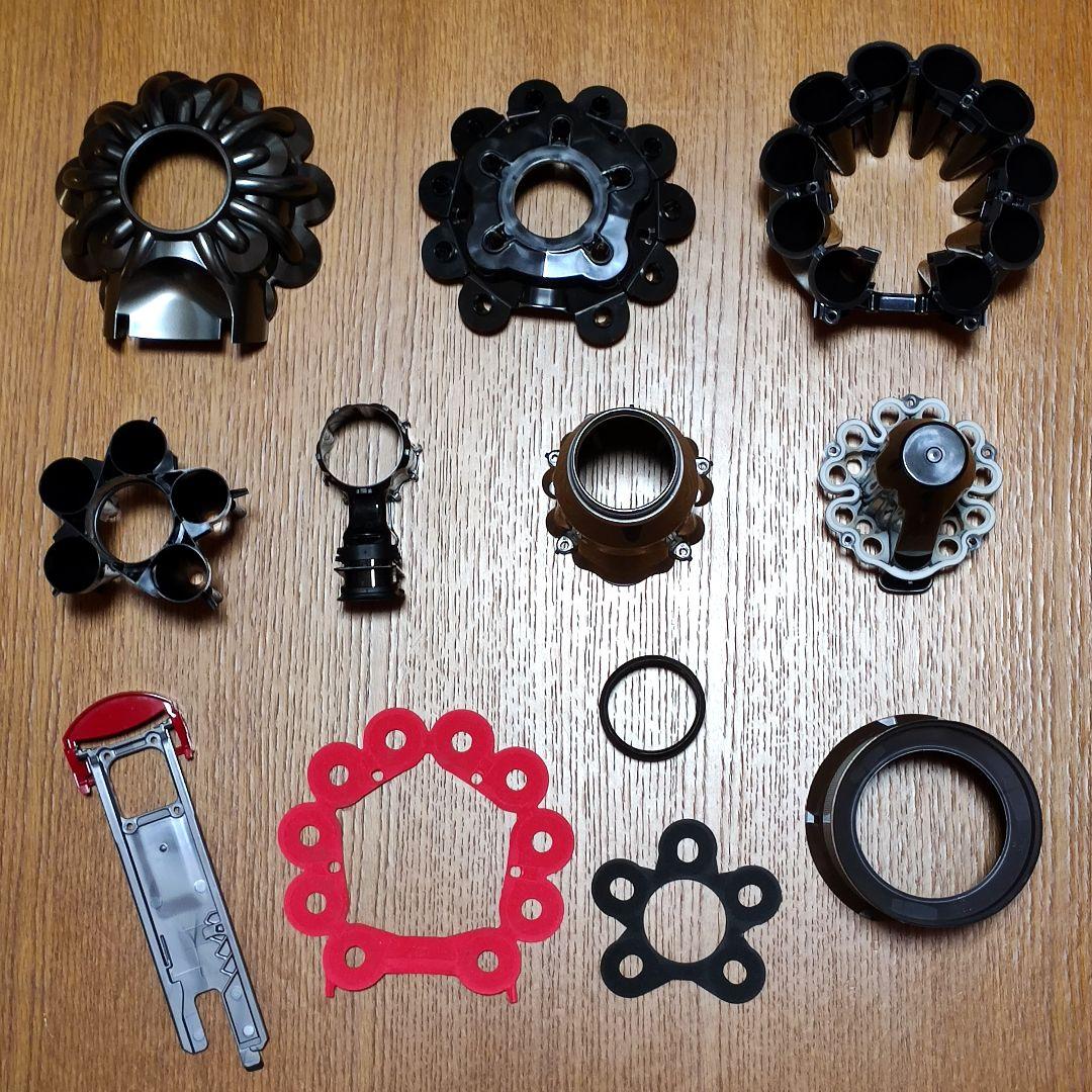 ダイソン V8 SV10 掃除機 分解清掃済み 動作品 純正バッテリー3つセット