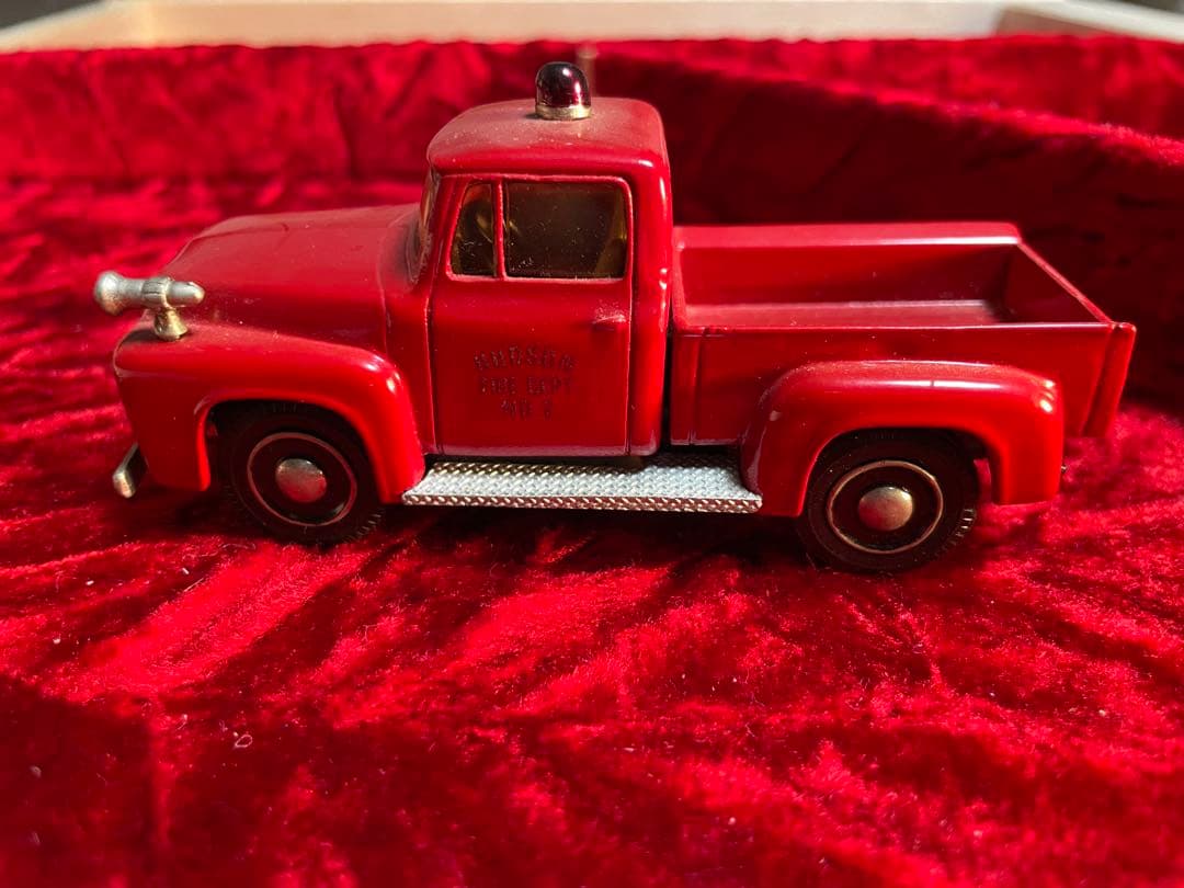フォード 赤 ミニトラック 約10cm