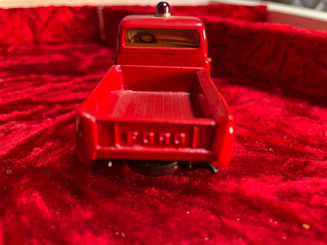 フォード 赤 ミニトラック 約10cm