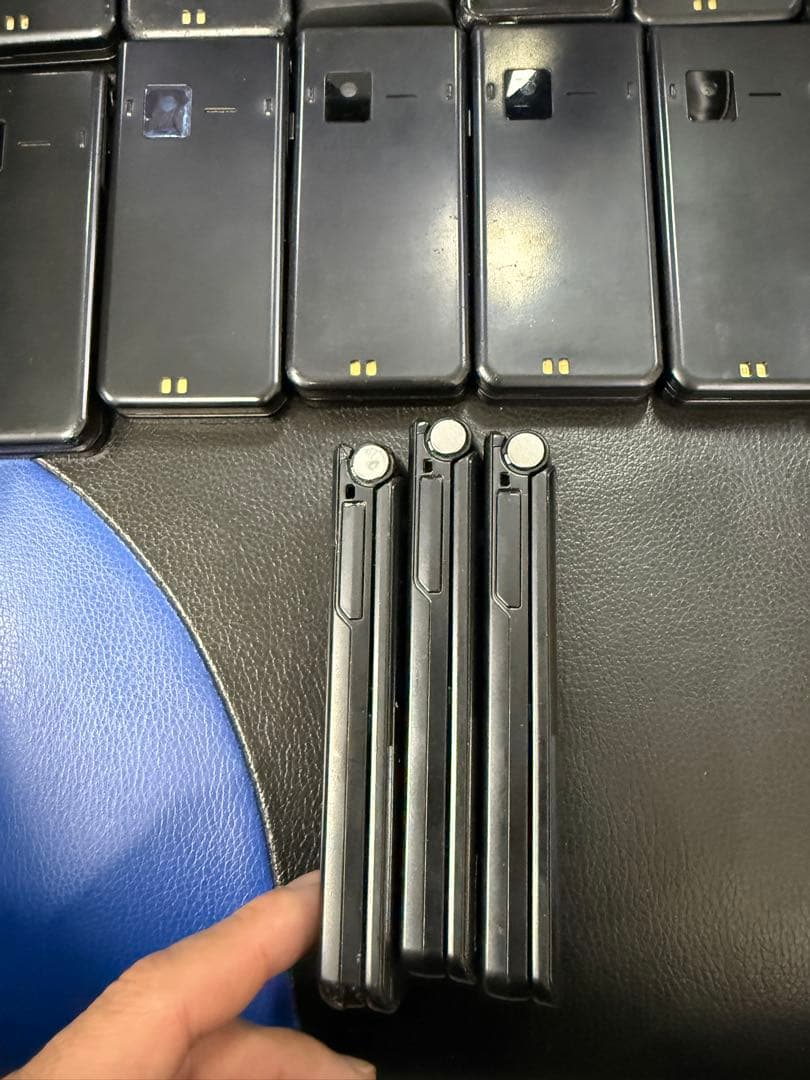 ガラケー、携帯本体まとめ売りバラ売り可セット - メルカリ