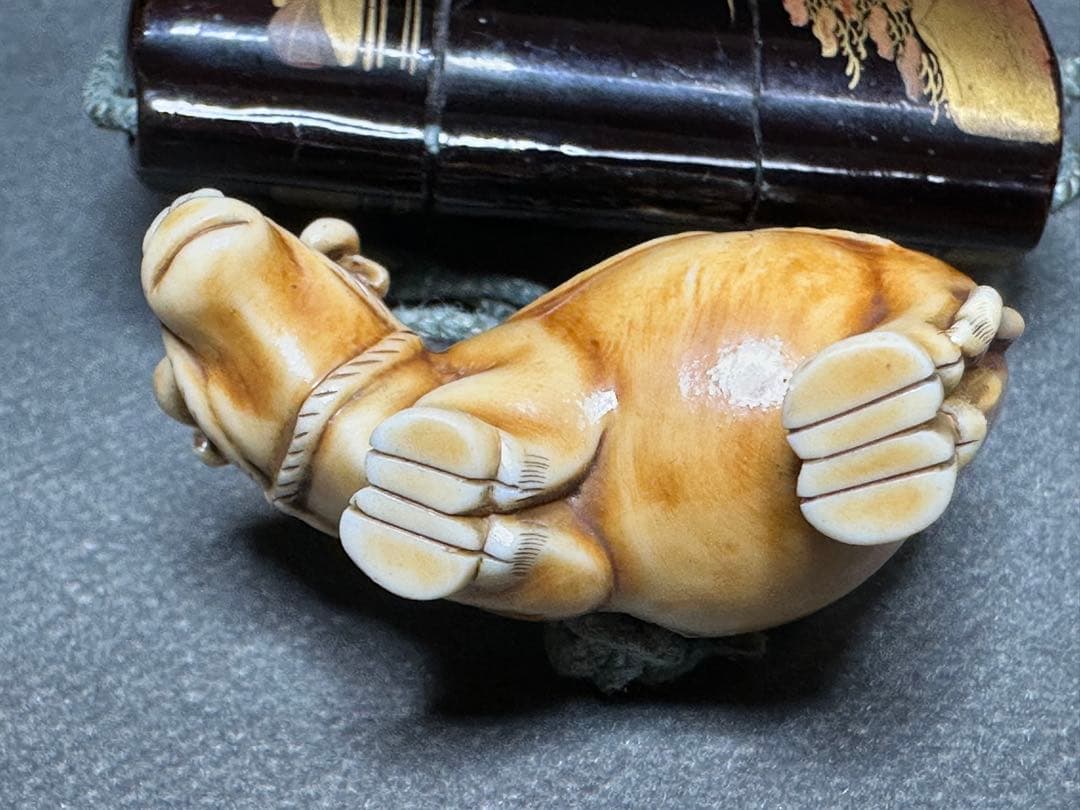 印籠　根付　漆塗　木彫り　置物　古美術品　細密細工　骨董　アンティーク彫刻工芸品