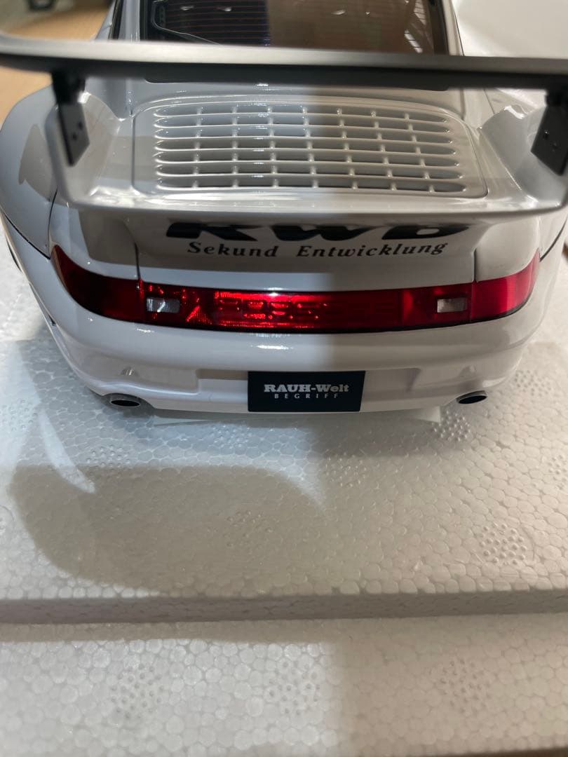 WRBポルシェ993ミニカー 1/18 スケール