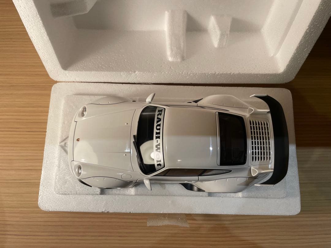 WRBポルシェ993ミニカー 1/18 スケール