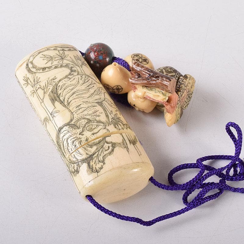 うみ様専用 獣骨製 虎人物文印籠 薬入 雅俊銘根付 緒締め