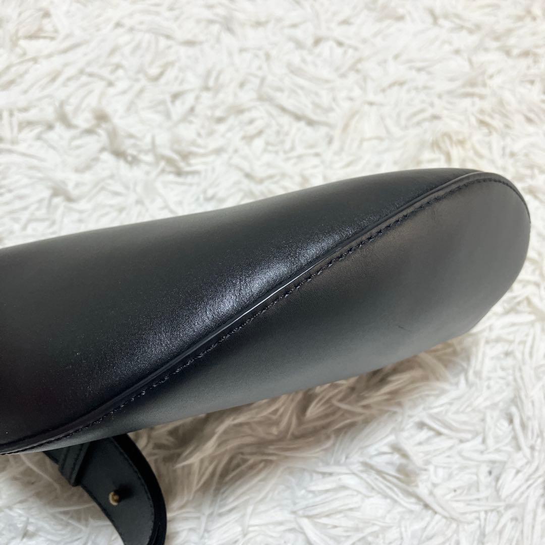 美品 ICICLE アイシクル ボディバッグ レザー ブラック