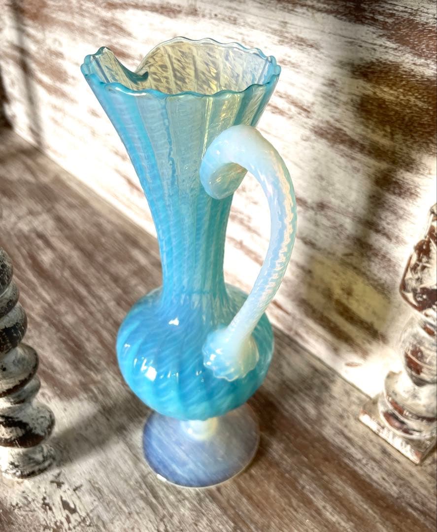 フランスアンティーク オパールセントガラス オパリン 花瓶 フラワー