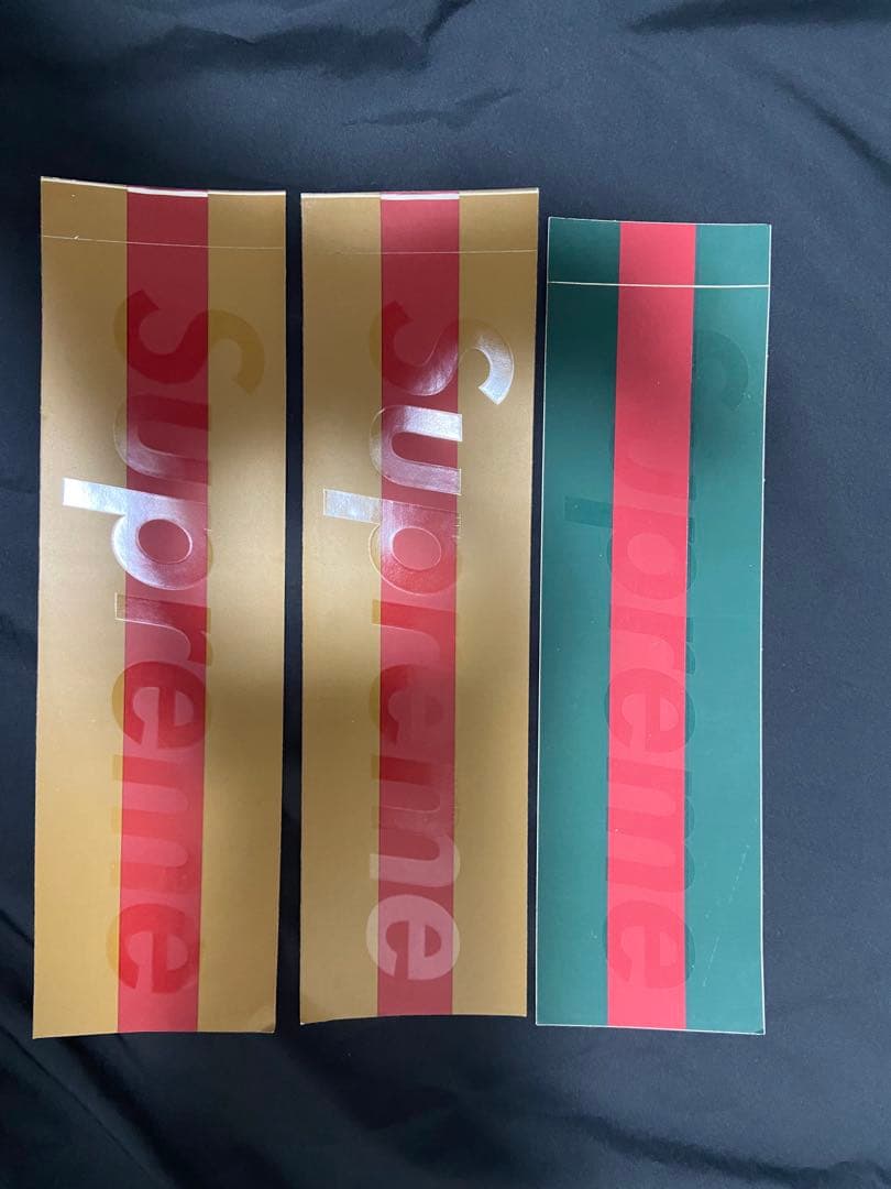 Supremeステッカー