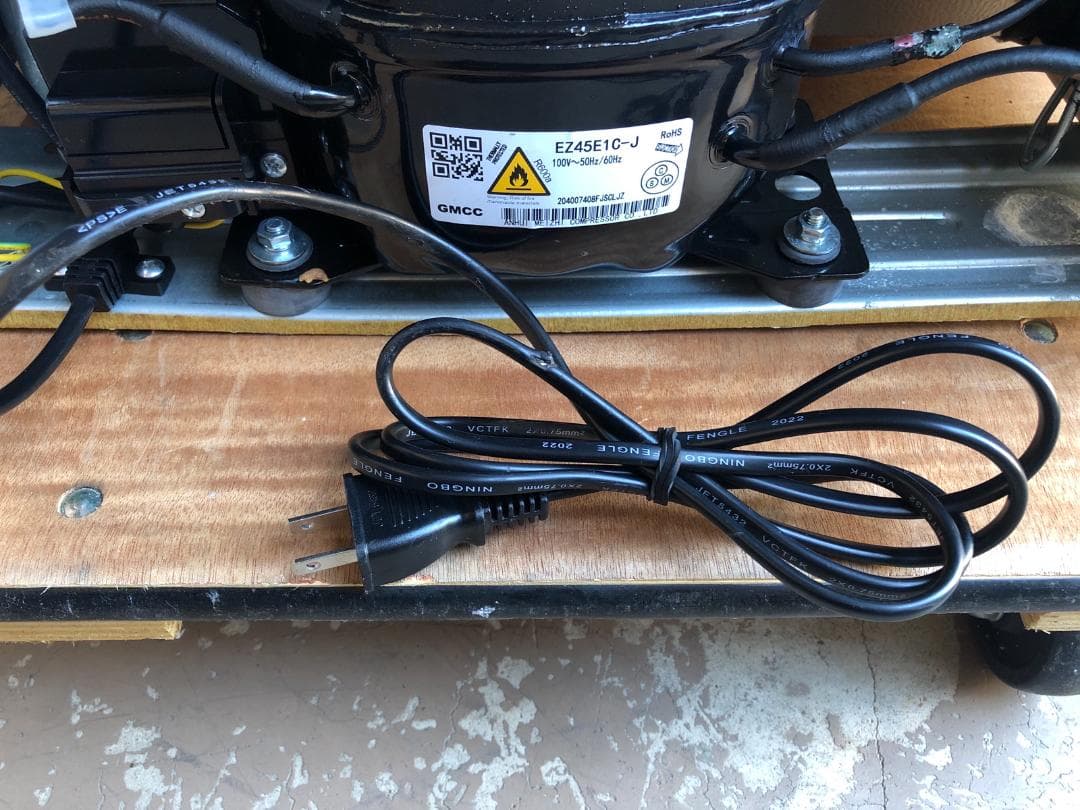 全国送料無料 アイリスオーヤマ 冷凍庫 60L IUSD-6B-W 2022年製