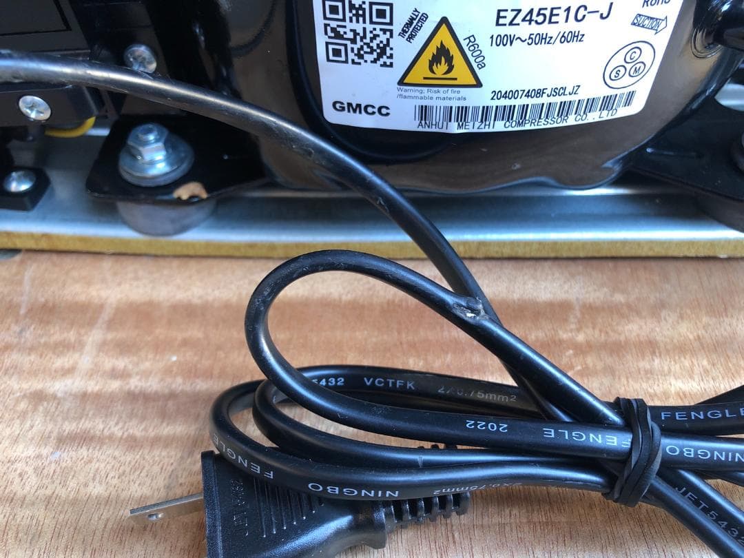 全国送料無料 アイリスオーヤマ 冷凍庫 60L IUSD-6B-W 2022年製