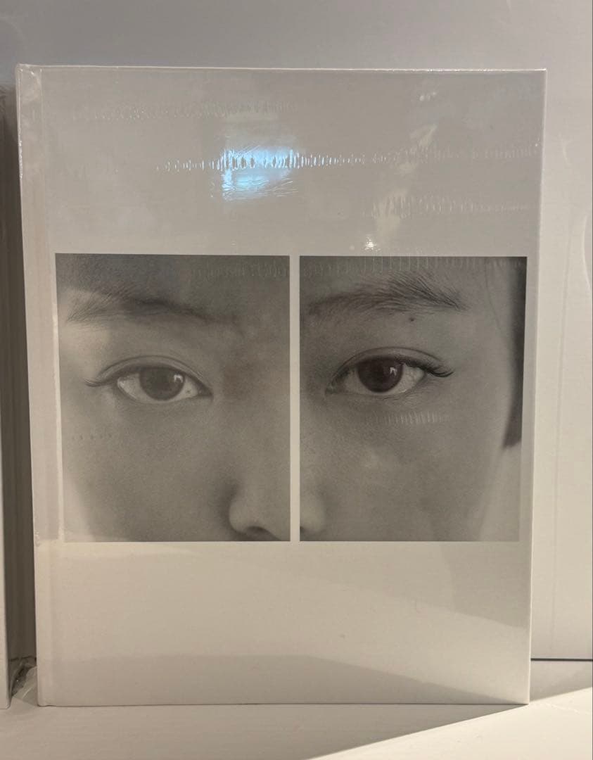 JENNIE 写真展 'J2NNI5' POP UP in 代官山 蔦屋書店(日本語案内