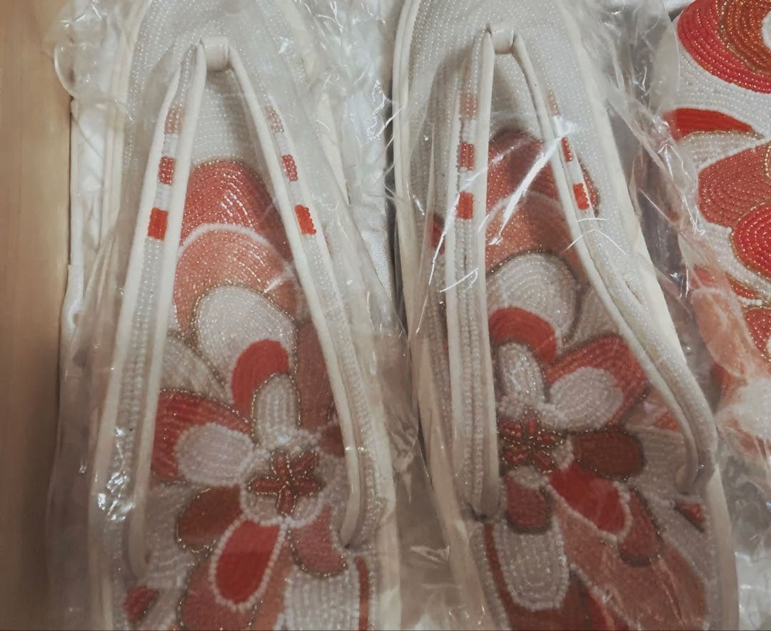 【未使用】美しいビーズ装飾 草履・バッグセット(木箱入り)