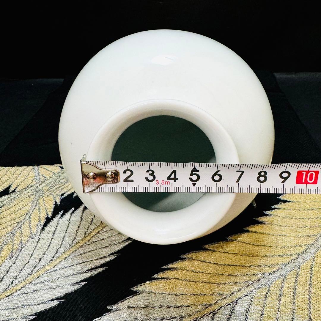 人間国宝　十三代柿右衛門　有田焼　染錦岩花草　花瓶